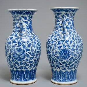 Une paire de vases en porcelaine de Chine bleu et blanc, 19ème — photo 2