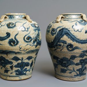 Une paire de vases en porcelaine de Chine bleu et blanc dite 'de Swatow', Ming — photo 2