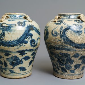 Une paire de vases en porcelaine de Chine bleu et blanc dite 'de Swatow', Ming — photo 3