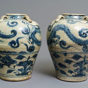 Une paire de vases en porcelaine de Chine bleu et blanc dite 'de Swatow', Ming — photo 4
