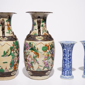 Une paire de vases en porcelaine de Chine bleu et blanc et une paire famille rose dit "de Nankin", 19ème — photo 2