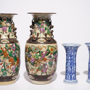 Une paire de vases en porcelaine de Chine bleu et blanc et une paire famille rose dit "de Nankin", 19ème — photo 3