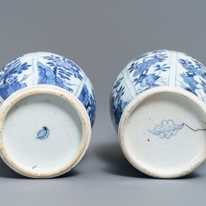 Une paire de vases en porcelaine de Chine bleu et blanc, Kangxi — photo 6