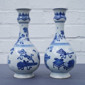 Une paire de vases en porcelaine de Chine bleu et blanc, Kangxi — photo 11