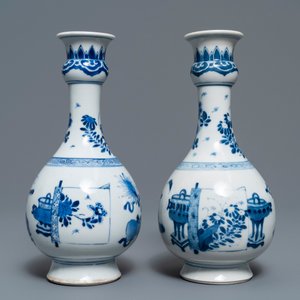 Une paire de vases en porcelaine de Chine bleu et blanc, Kangxi — photo 4