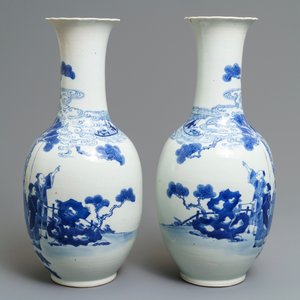 Une paire de vases en porcelaine de Chine bleu et blanc, marque de Kangxi, 19ème — photo 2