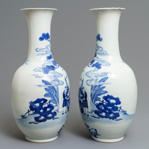Une paire de vases en porcelaine de Chine bleu et blanc, marque de Kangxi, 19ème — photo 4