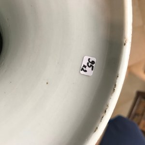 Une paire de vases en porcelaine de Chine bleu et blanc sur fond céladon, 19ème — photo 10