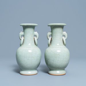 Une paire de vases en porcelaine de Chine céladon monochrome à fond craquelé, 19ème — photo 3