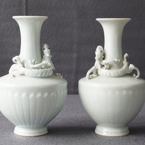 Une paire de vases en porcelaine de Chine de style ru, marque de Yongle, 19ème — photo 9