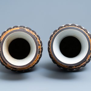 Une paire de vases en porcelaine de Chine dite 'de Nankin' figurant Li Tieguai, 19ème — photo 5