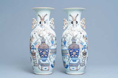 Une paire de vases en porcelaine de Chine doucai, 19/20ème