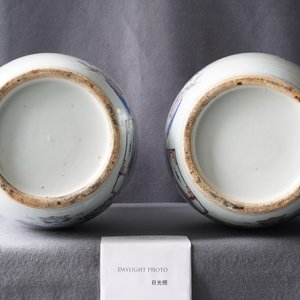 Une paire de vases en porcelaine de Chine doucai, 19/20ème — photo 10