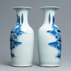 Une paire de vases en porcelaine de Chine en bleu et blanc, 19ème — photo 2