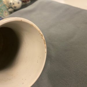 Une paire de vases en porcelaine de Chine en bleu et blanc à décor de taotie, Kangxi — photo 18
