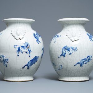 Une paire de vases en porcelaine de Chine en bleu et blanc dite 'de Nankin', 19ème — photo 2