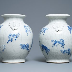 Une paire de vases en porcelaine de Chine en bleu et blanc dite 'de Nankin', 19ème — photo 4