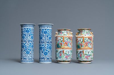 Une paire de vases en porcelaine de Chine en bleu et blanc et une paire en famille rose de Canton, 19ème