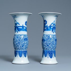 Une paire de vases en porcelaine de Chine en bleu et blanc, Guangxu — photo 3