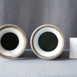 Une paire de vases en porcelaine de Chine en bleu et blanc, Kangxi — photo 9