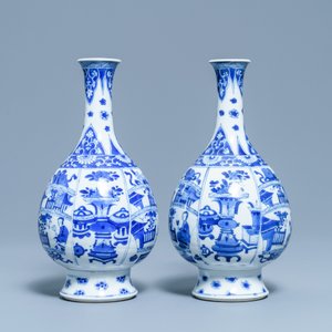 Une paire de vases en porcelaine de Chine en bleu et blanc, Kangxi — photo 3