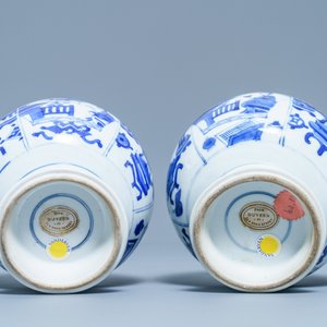 Une paire de vases en porcelaine de Chine en bleu et blanc, Kangxi — photo 8