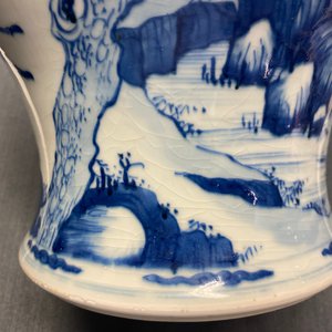 Une paire de vases en porcelaine de Chine en bleu et blanc, Kangxi — photo 16