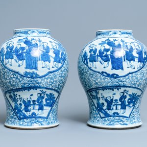 Une paire de vases en porcelaine de Chine en bleu et blanc, marque de Chenghua, 19ème — photo 3