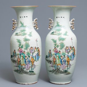 Une paire de vases en porcelaine de Chine famille rose, 19/20ème — photo 1