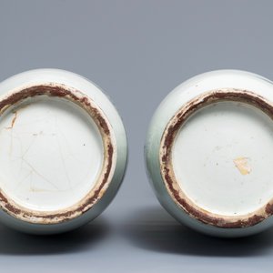 Une paire de vases en porcelaine de Chine famille rose, 19/20ème — photo 5