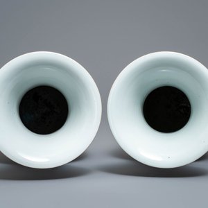 Une paire de vases en porcelaine de Chine famille rose, 19/20ème — photo 5