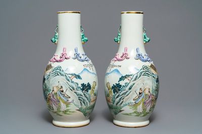 Une paire de vases en porcelaine de Chine famille rose, 19/20ème