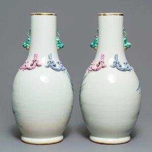 Une paire de vases en porcelaine de Chine famille rose, 19/20ème — photo 3