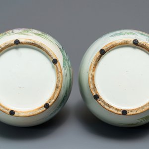 Une paire de vases en porcelaine de Chine famille rose, 19/20ème — photo 5