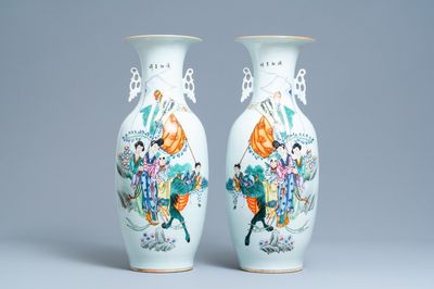 Une paire de vases en porcelaine de Chine famille rose, 19/20ème