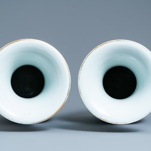 Une paire de vases en porcelaine de Chine famille rose, 19/20ème — photo 5