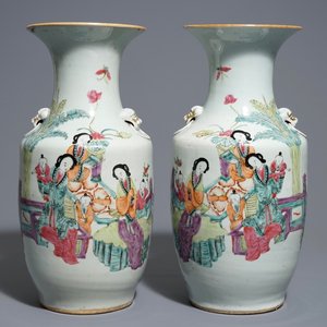 Une paire de vases en porcelaine de Chine famille rose, 19/20ème — photo 1