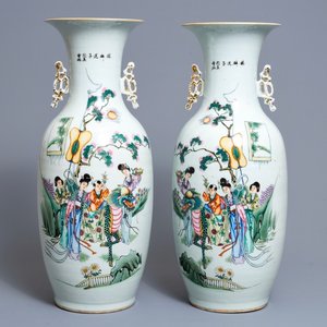 Une paire de vases en porcelaine de Chine famille rose, 19/20ème — photo 1