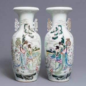 Une paire de vases en porcelaine de Chine famille rose, 19/20ème — photo 1