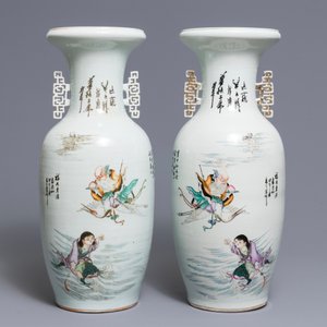 Une paire de vases en porcelaine de Chine famille rose, 19/20ème — photo 3
