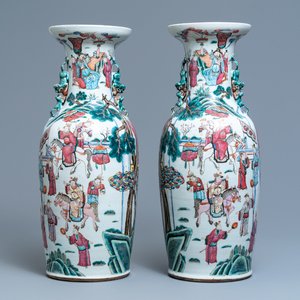 Une paire de vases en porcelaine de Chine famille rose, 19ème — photo 1