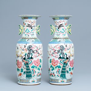 Une paire de vases en porcelaine de Chine famille rose, 19ème — photo 1