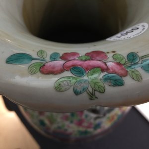 Une paire de vases en porcelaine de Chine famille rose, 19ème — photo 8
