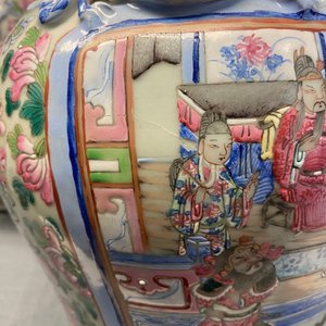 Une paire de vases en porcelaine de Chine famille rose, 19ème — photo 8