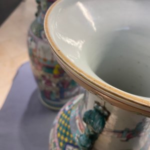 Une paire de vases en porcelaine de Chine famille rose, 19ème — photo 10