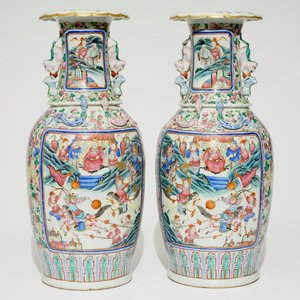 Une paire de vases en porcelaine de Chine famille rose, 19ème — photo 3