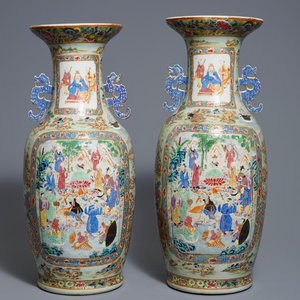 Une paire de vases en porcelaine de Chine famille rose, 19ème — photo 1
