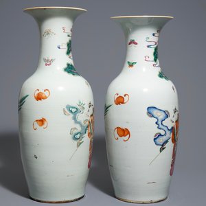 Une paire de vases en porcelaine de Chine famille rose, 19ème — photo 3