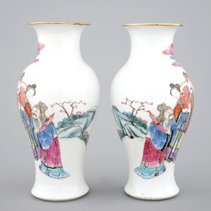 Une paire de vases en porcelaine de Chine famille rose, 19ème — photo 2