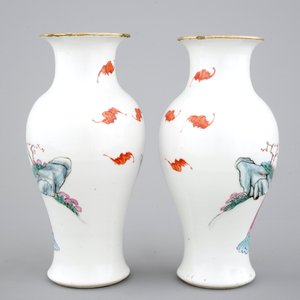 Une paire de vases en porcelaine de Chine famille rose, 19ème — photo 3